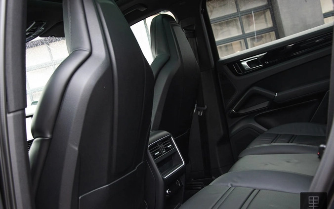 Porsche Cayenne cena 322000 przebieg: 71037, rok produkcji 2018 z Jeziorany małe 497